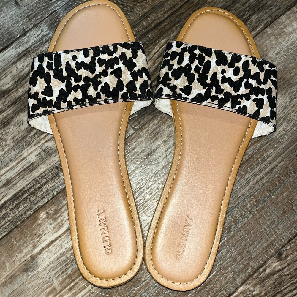 Old Navy Leopard Print Slide Sandals Women’s US 9